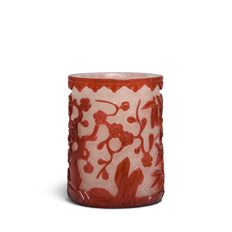 清乾隆/嘉慶 京作霏雪地套寶石紅料梅竹紋筆筒 | A RED OVERLAY BEIJING GLASS 'SNOWFLAKE' BRUSHPOT, BITONG - 图8