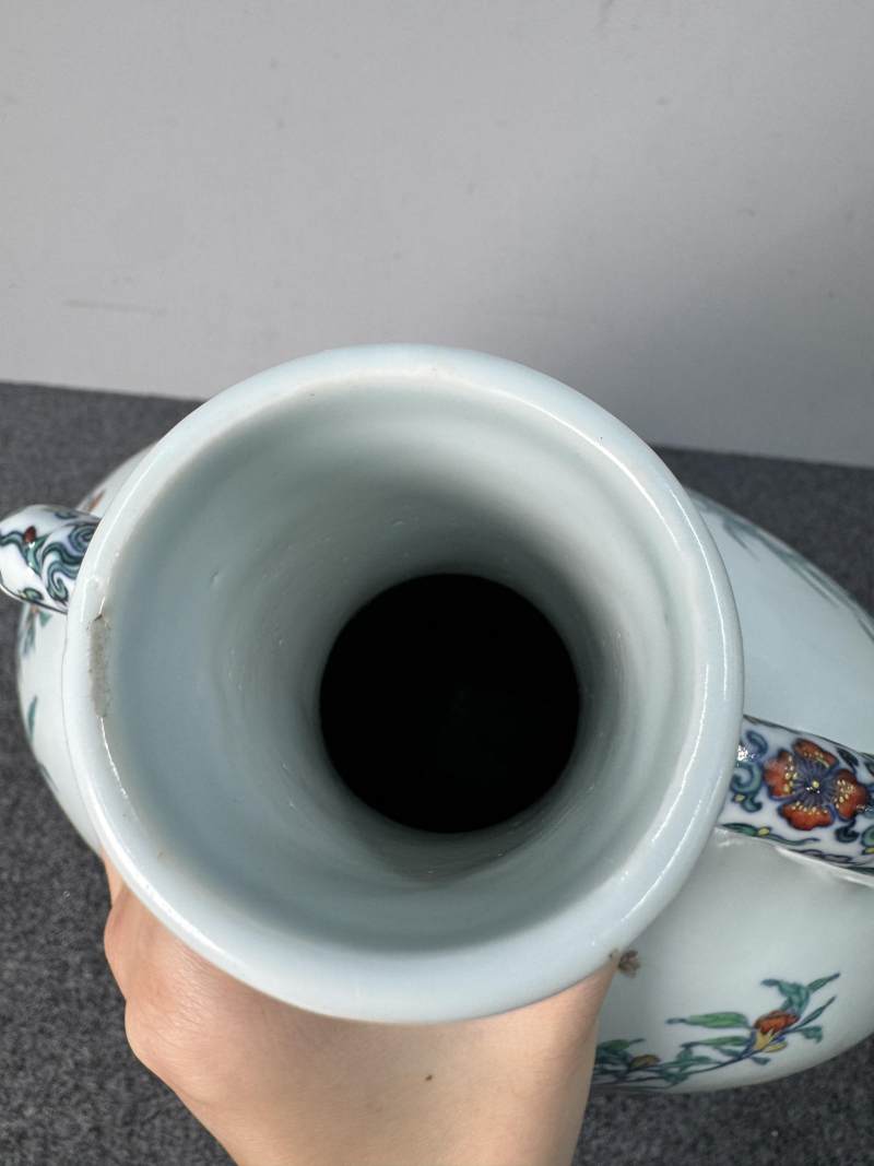清雍正 鬥彩加粉彩安喜圖卷雲耳抱月瓶 - 图56