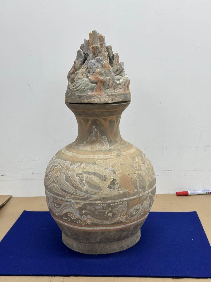 彩陶瑞獸紋蓋瓶 - 图2