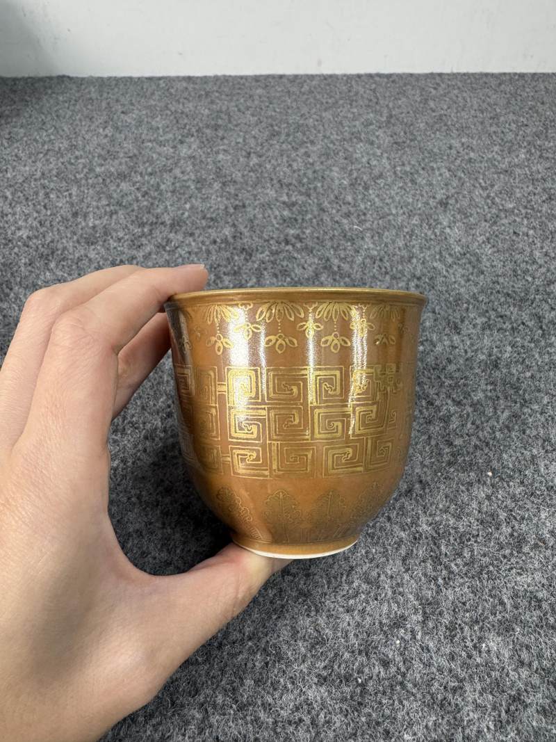 清道光 紫金釉描金拐子龍紋壽字杯 - 图5