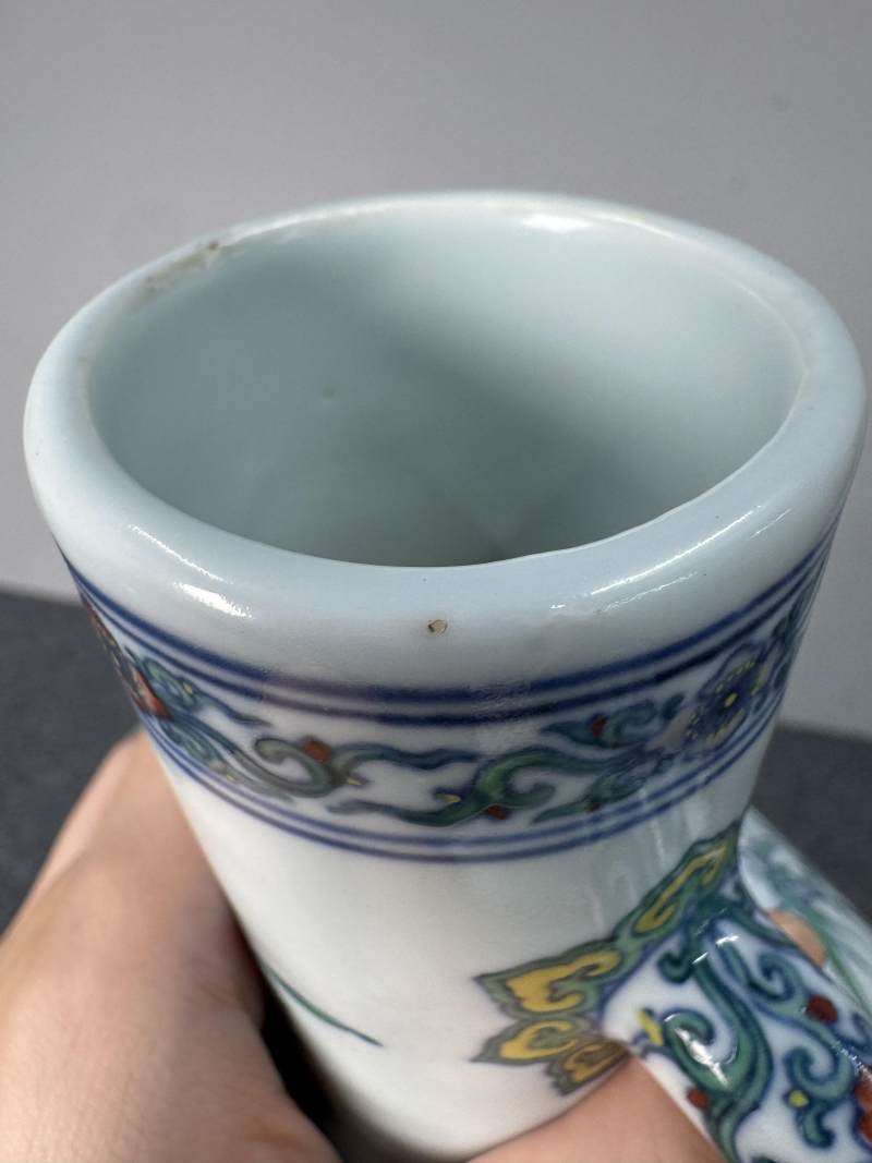 清雍正 鬥彩加粉彩安喜圖卷雲耳抱月瓶 - 图59