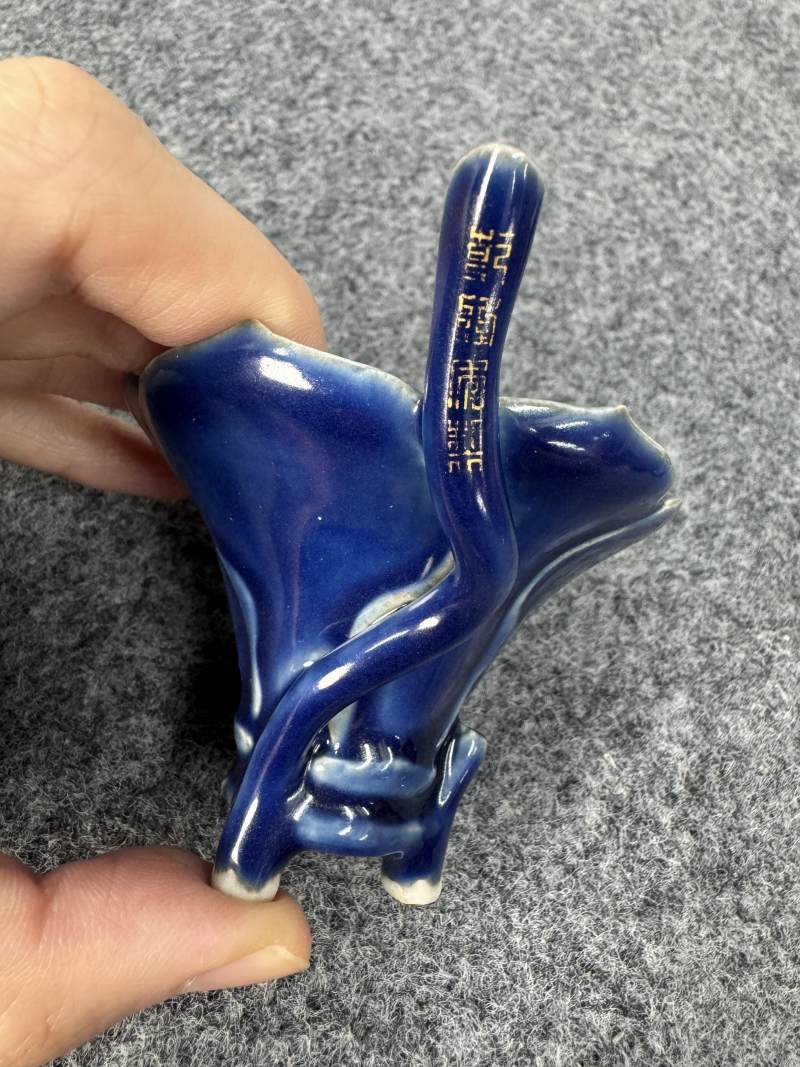 清乾隆 霽藍釉蘭花杯 - 图3