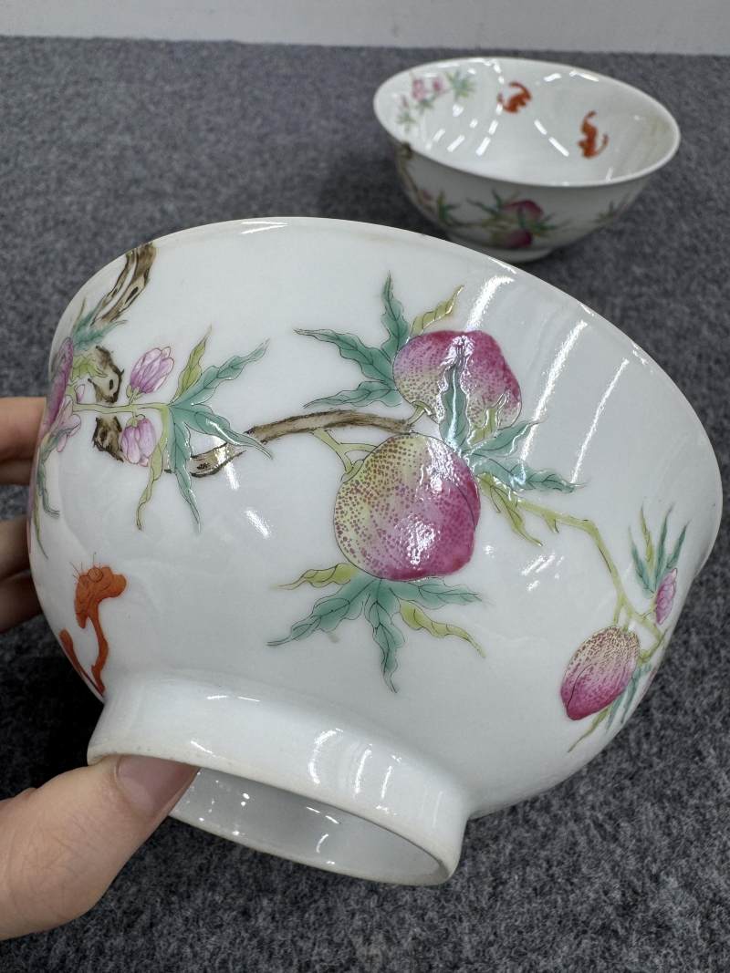 清 粉彩桃蝠紋碗一對 - 图5