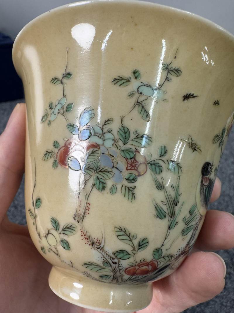 清康熙 米黃地五彩花鳥紋杯一對 - 图7