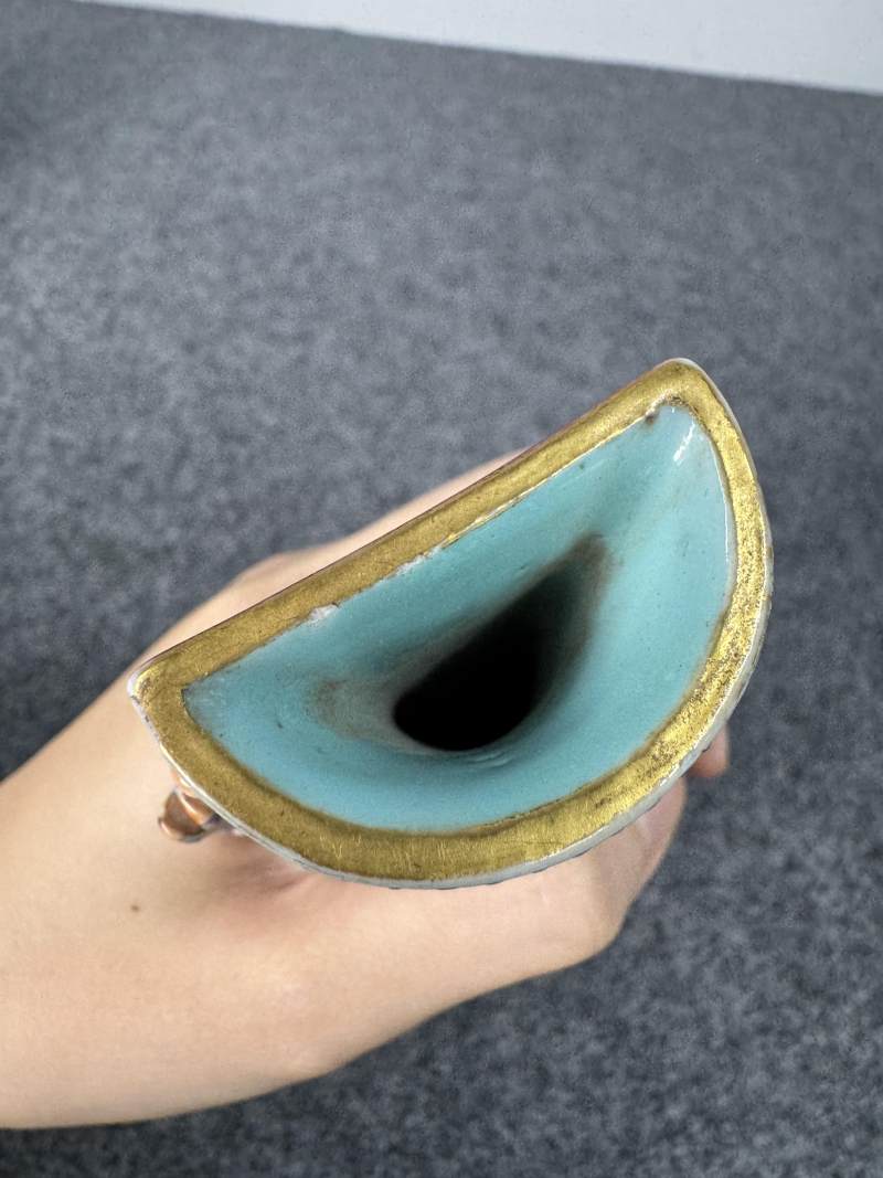 清乾隆 胭脂地粉彩花卉紋壁瓶 - 图18