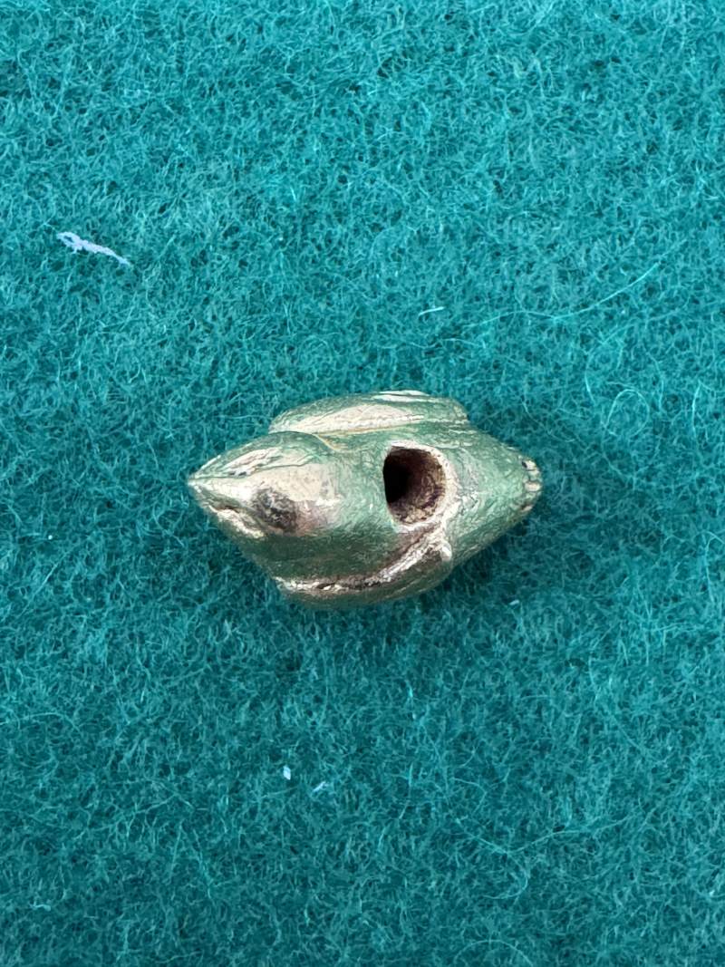 金質臥鳥和金鳩形方柱器 - 图2