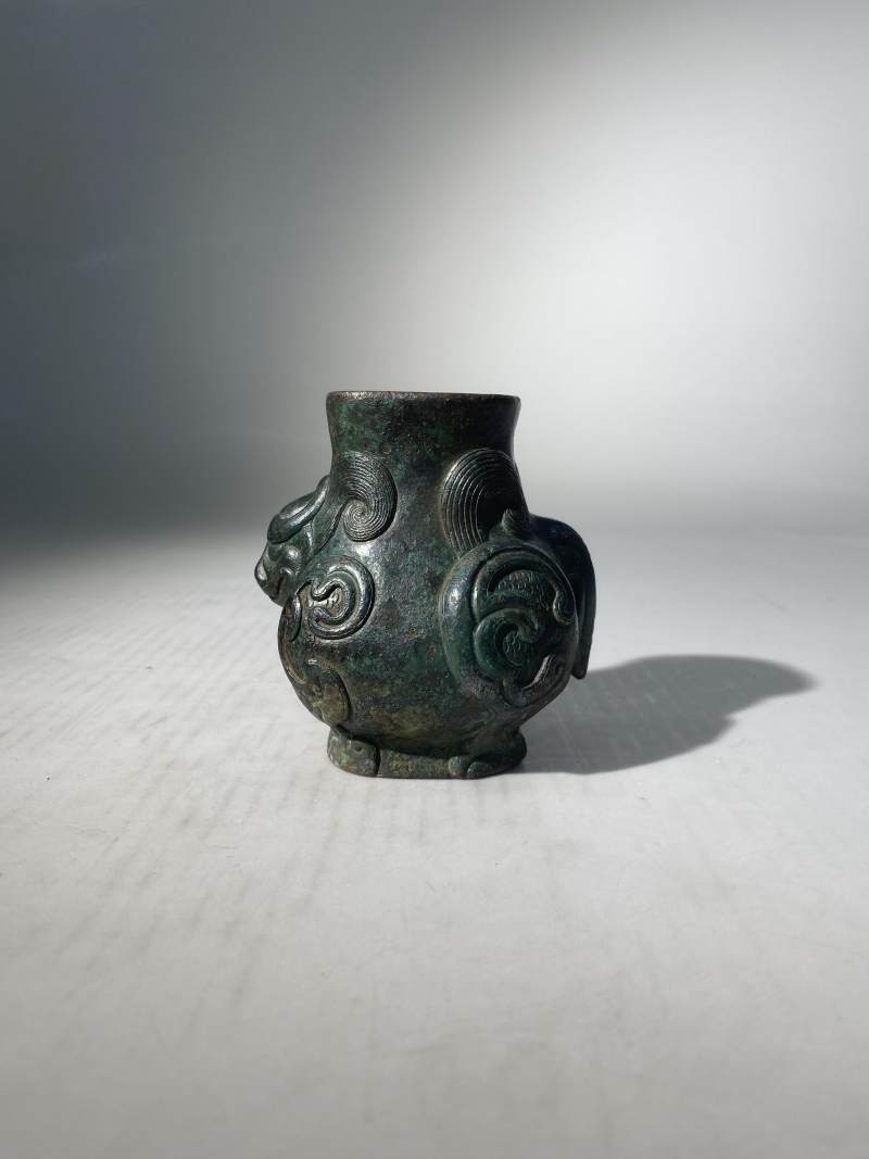 銅高浮雕瑞獸紋瓶 - 图4