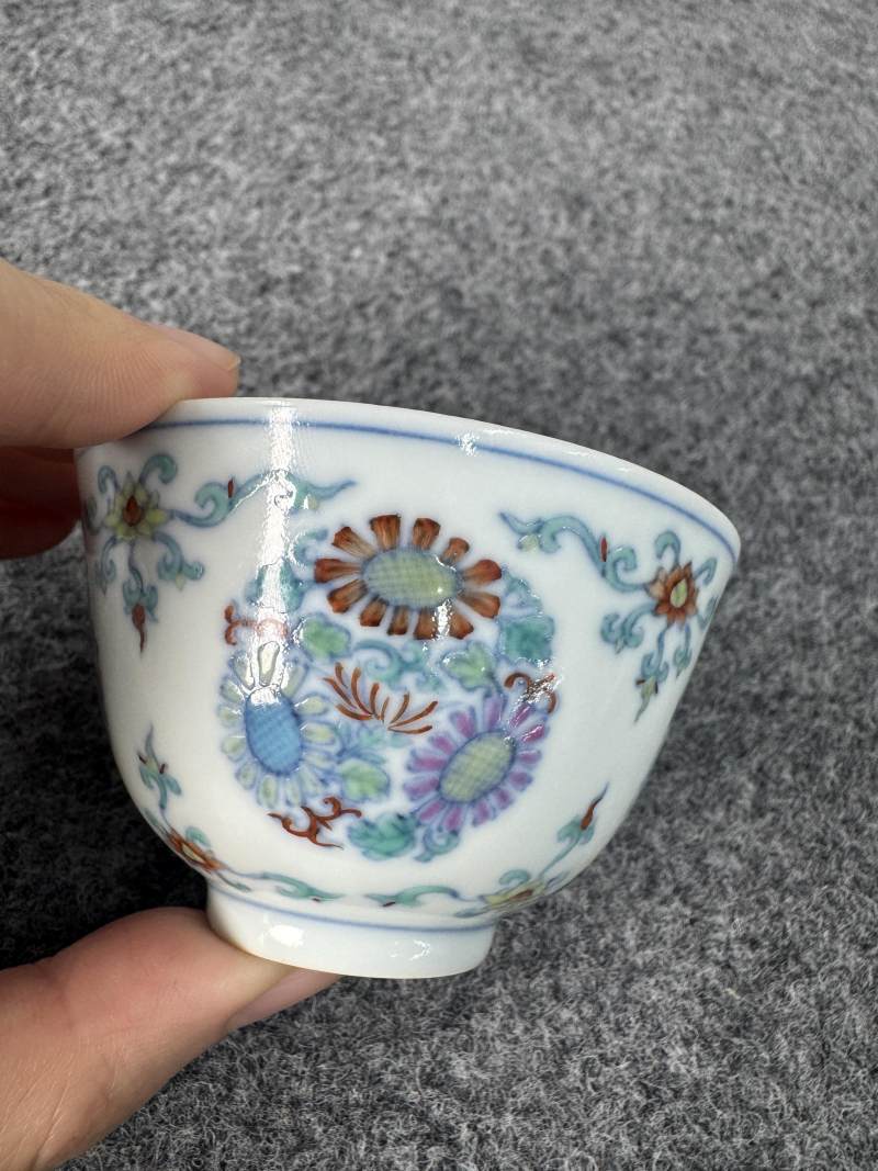 清雍正 鬥彩團菊紋杯 - 图5