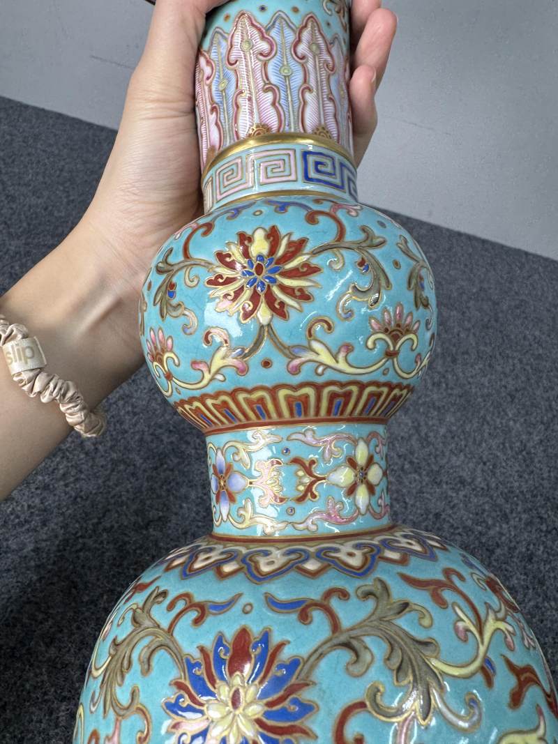 清乾隆 松石綠地粉彩八寶紋花觚 - 图15