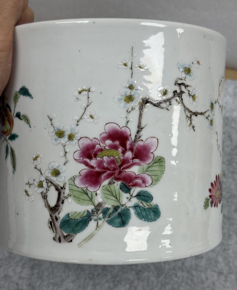 清雍正 粉彩花卉紋筆筒 - 图4