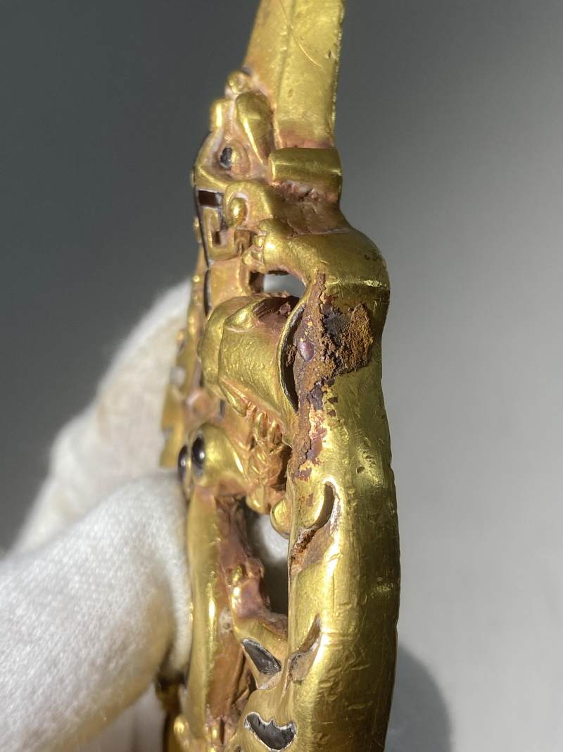 金質鏤空鑲嵌群獸搏噬帶鉤 - 图21
