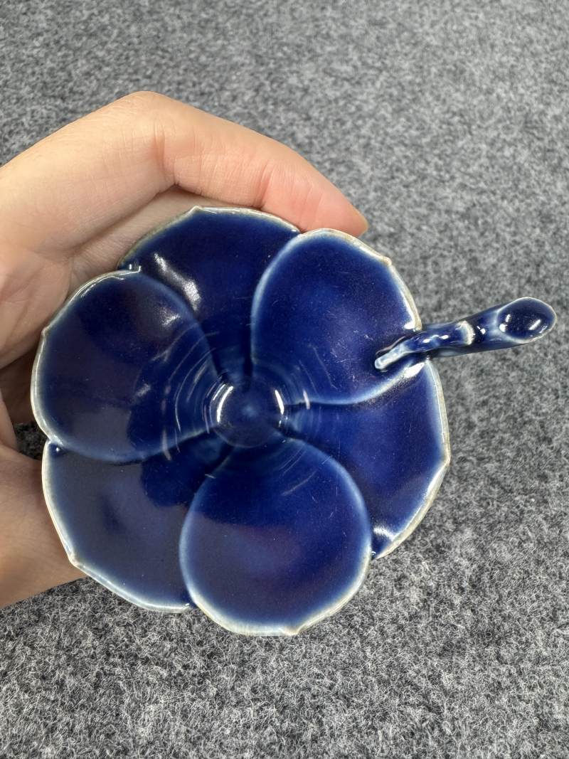 清乾隆 霽藍釉蘭花杯 - 图8