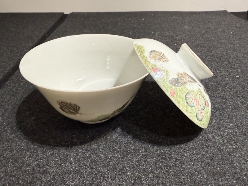 清道光 “月舫雅製”款粉彩蝴蝶紋蓋碗 - 图2