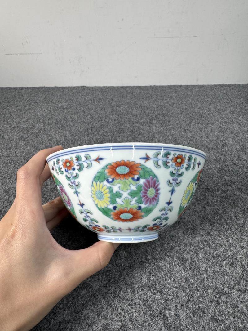 清雍正 鬥彩團菊紋碗 - 图4