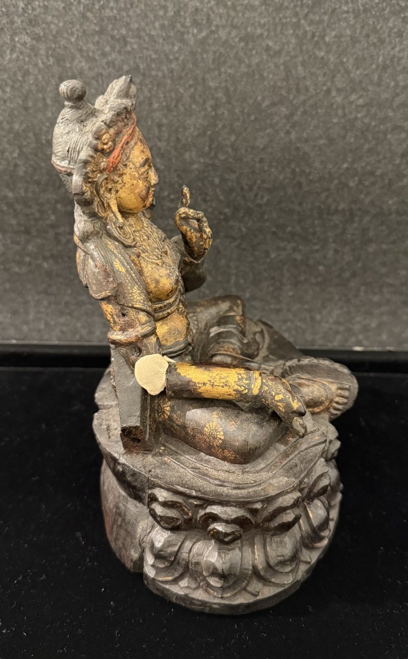 16世紀西藏紫檀漆金綠度母像 - 图5