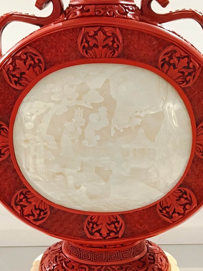 清乾隆剔紅嵌白玉抱月瓶 - 图10