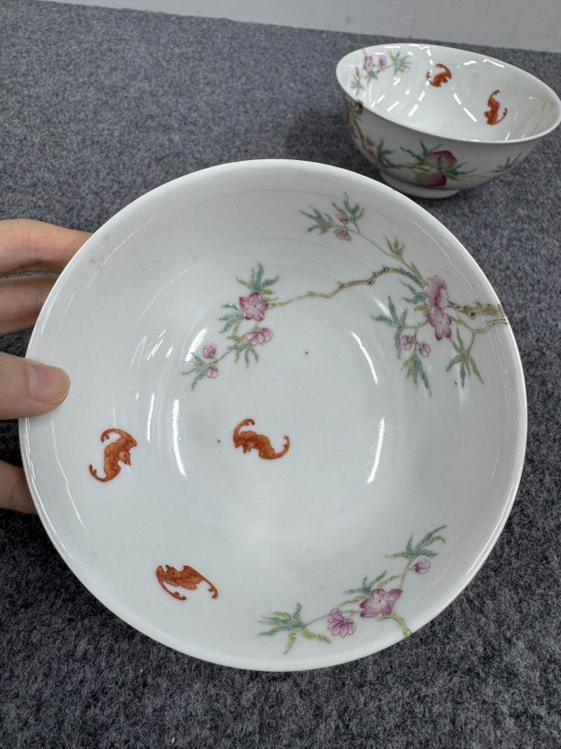 清 粉彩桃蝠紋碗一對 - 图10