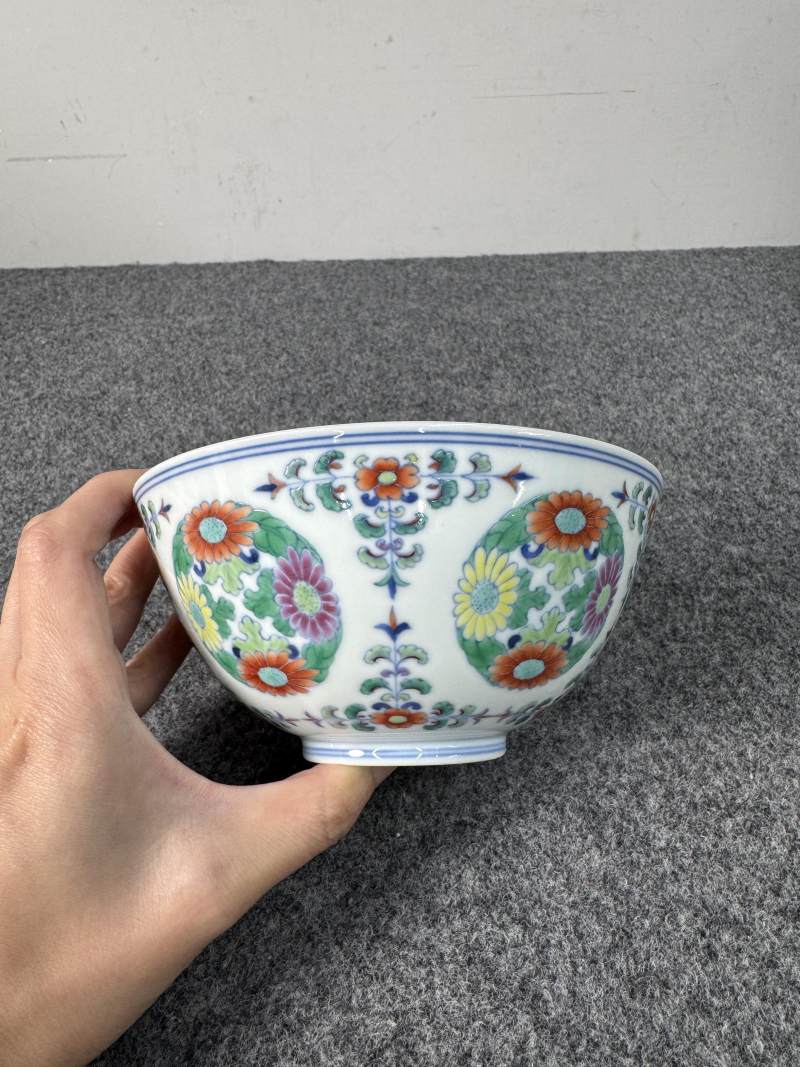 清雍正 鬥彩團菊紋碗 - 图5