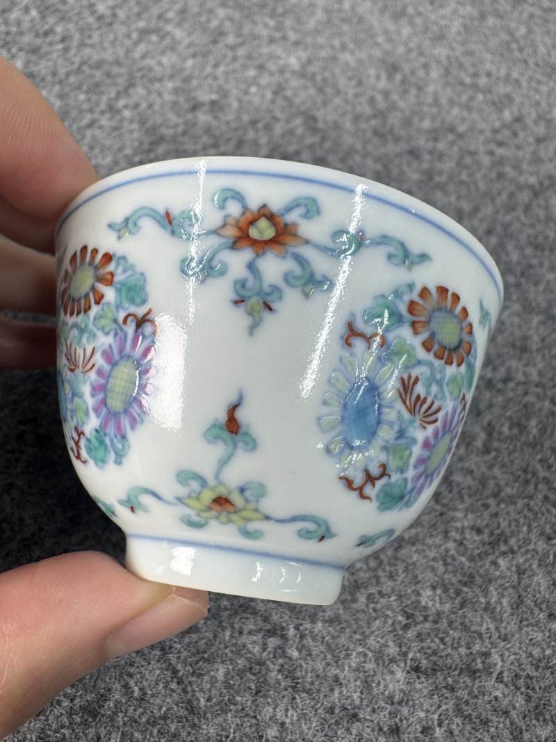清雍正 鬥彩團菊紋杯 - 图6