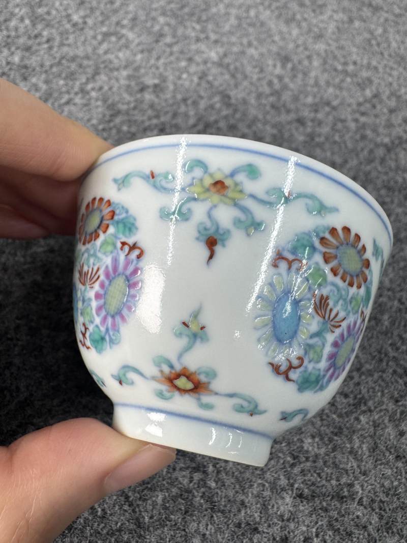 清雍正 鬥彩團菊紋杯 - 图8