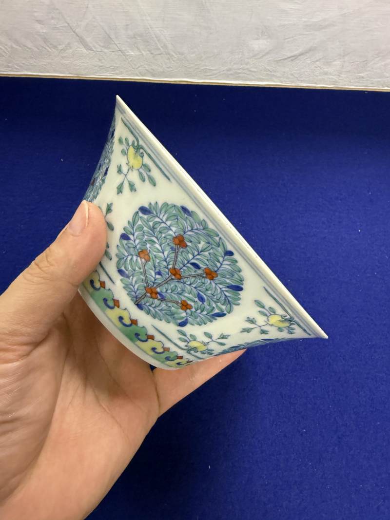 清嘉慶 鬥彩團花紋馬蹄碗 - 图8