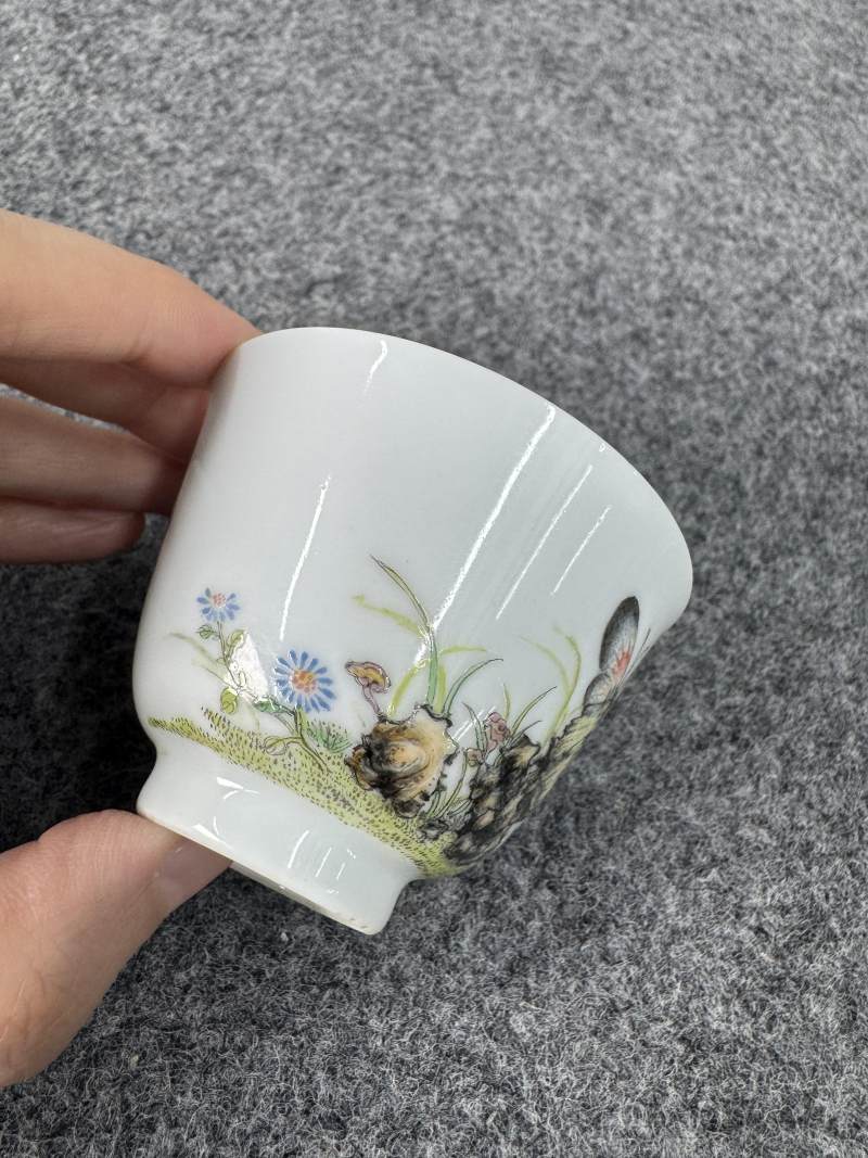 清雍正 彩或為民國後加 粉彩花蝶紋杯 - 图7