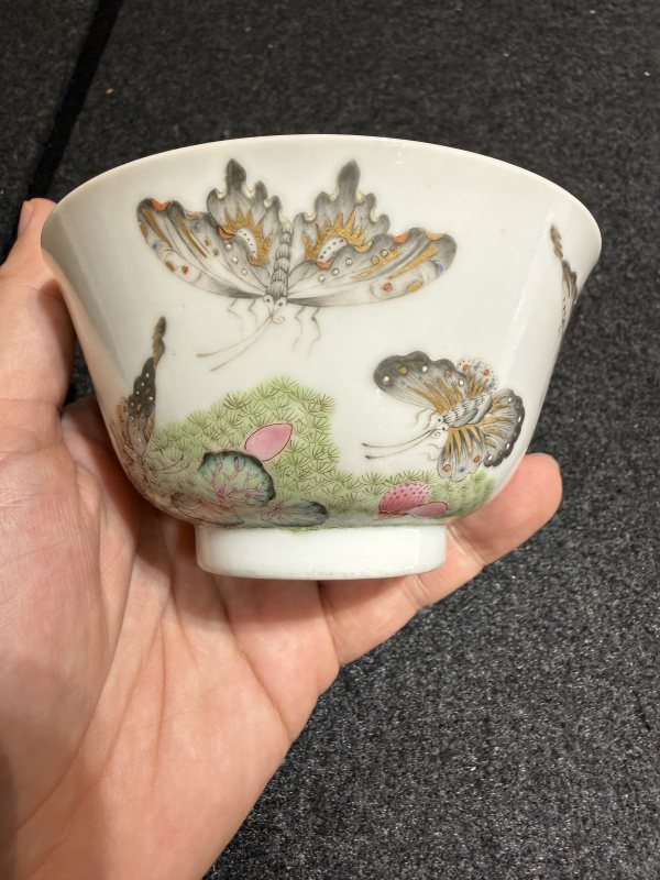 清道光 “月舫雅製”款粉彩蝴蝶紋蓋碗 - 图3