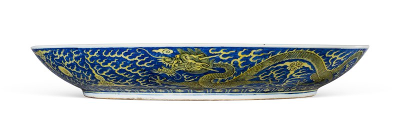 清同治 蓝地黄彩云龙纹大盘 - 图2