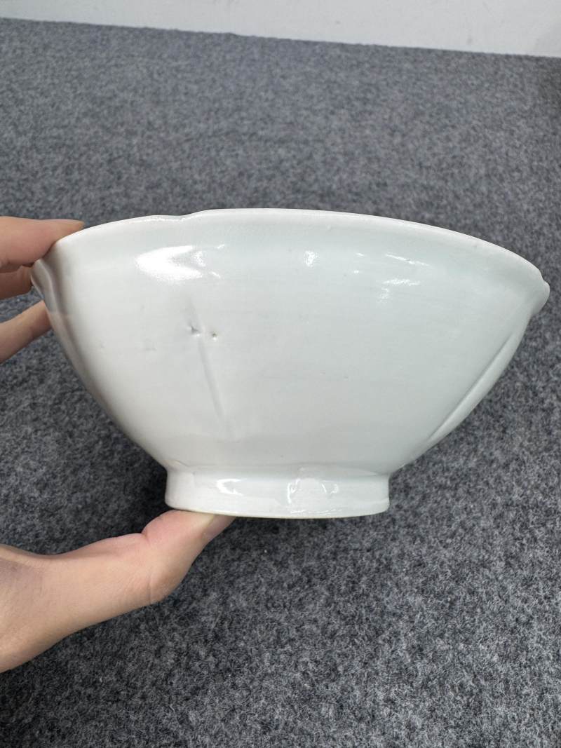 白釉葵口碗 - 图2