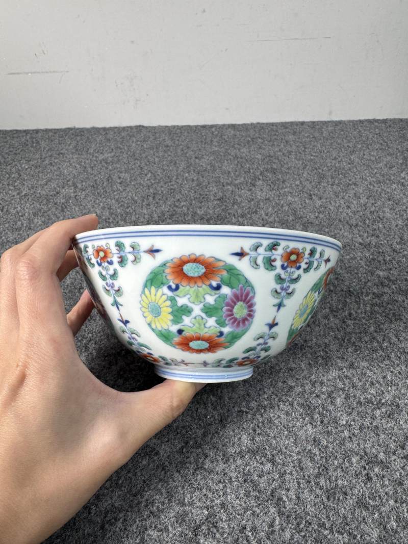 清雍正 鬥彩團菊紋碗 - 图6
