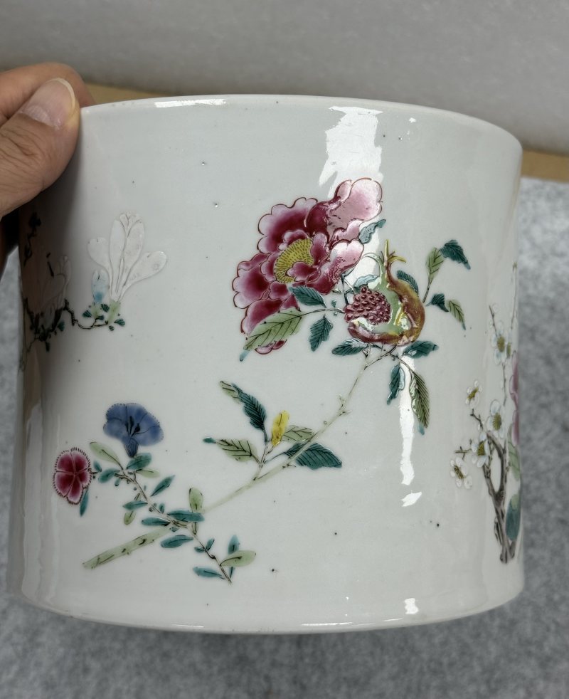 清雍正 粉彩花卉紋筆筒 - 图6