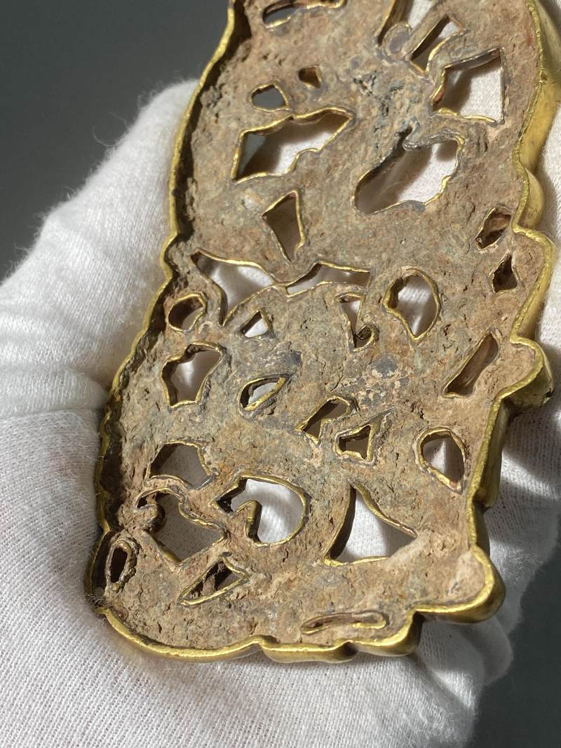 金質鏤空鑲嵌群獸搏噬帶鉤 - 图23