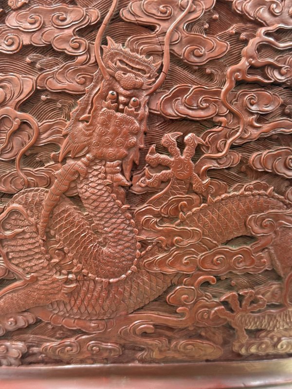 清乾隆剔紅海水九龍紋獸首尊 - 图5