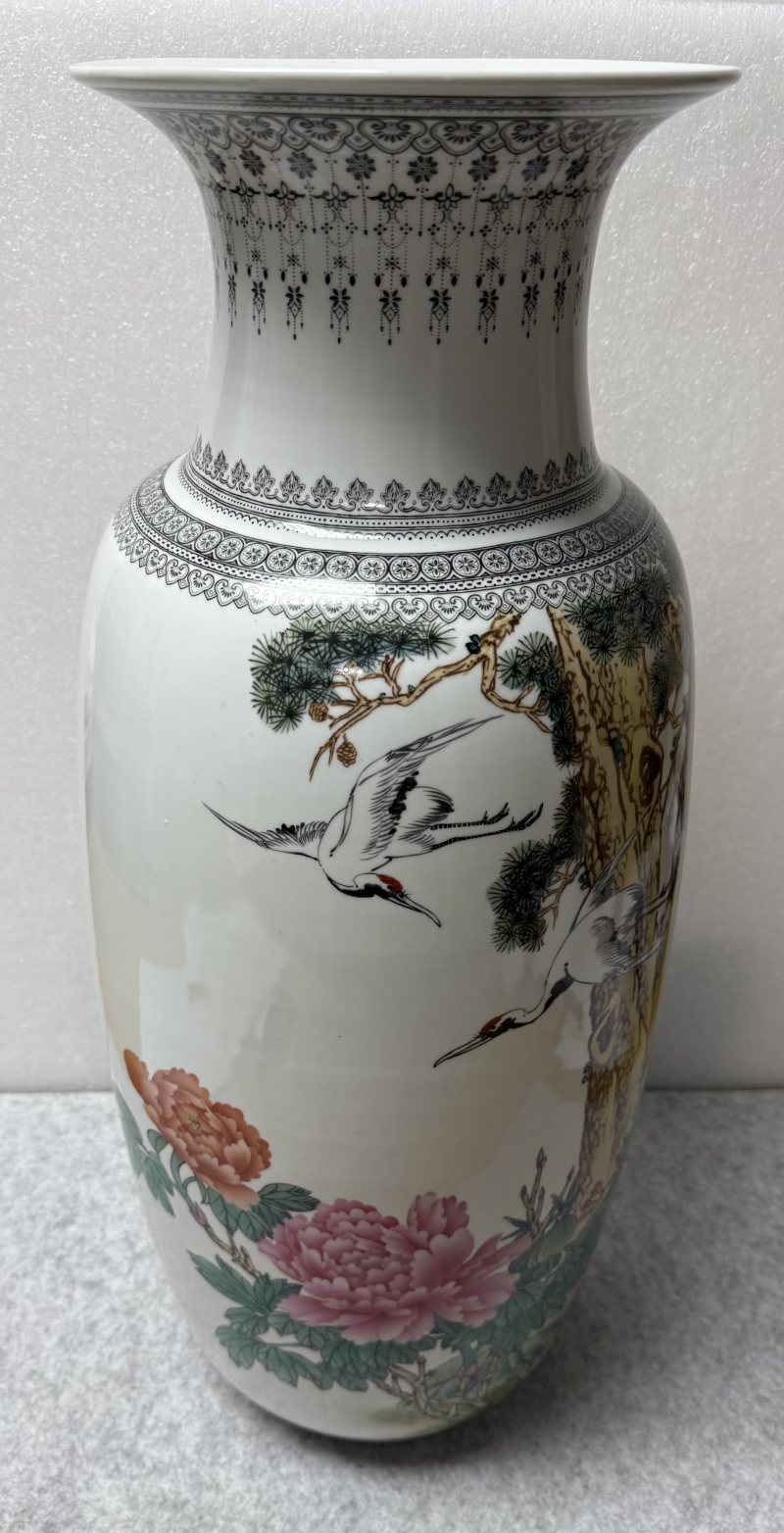 1970年代陳先水粉彩刷花松鶴牡丹圖大瓶 - 图5