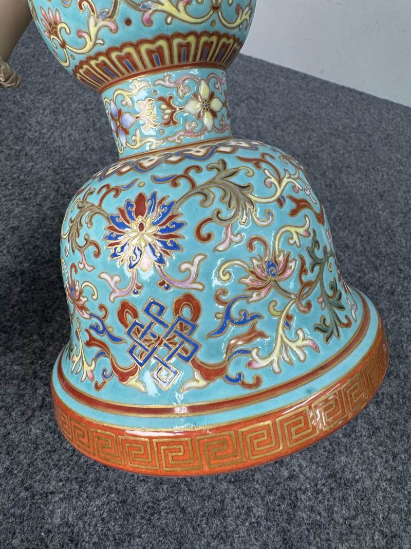 清乾隆 松石綠地粉彩八寶紋花觚 - 图18