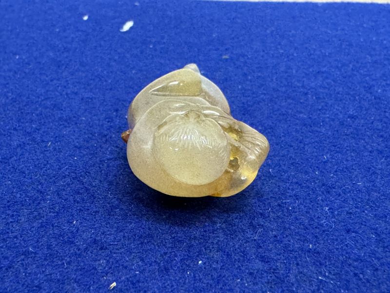 玉胡人、玉人和瑪瑙童子持靈芝各一件 - 图12