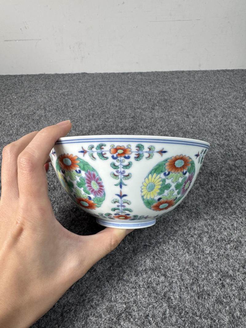 清雍正 鬥彩團菊紋碗 - 图7