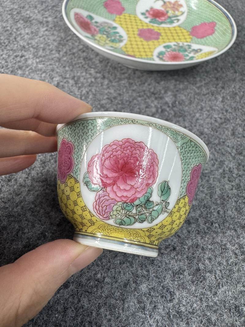 清乾隆 粉彩花卉紋盞及盞托一套 - 图3