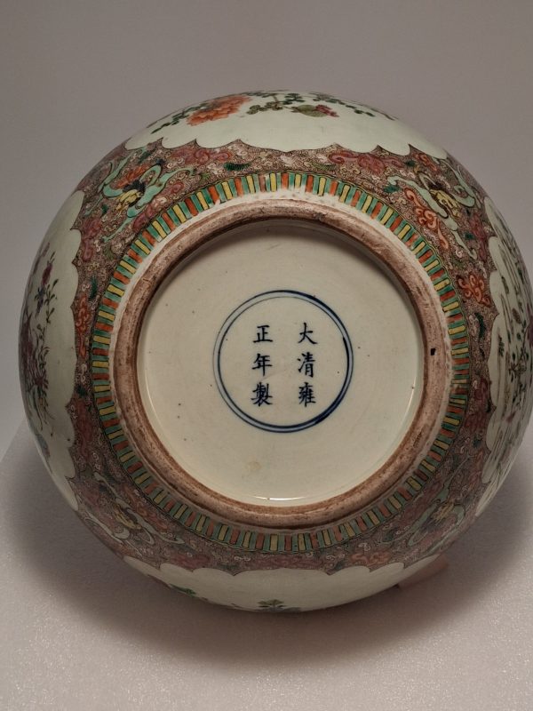 民國粉彩錦地蝠紋開窗花鳥天球瓶 - 图6