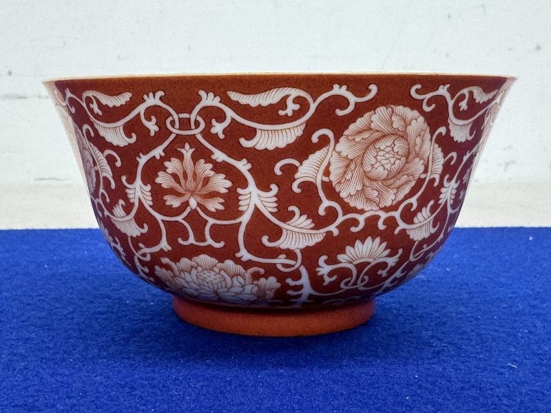 清道光 珊瑚紅留白花卉紋碗 - 图2