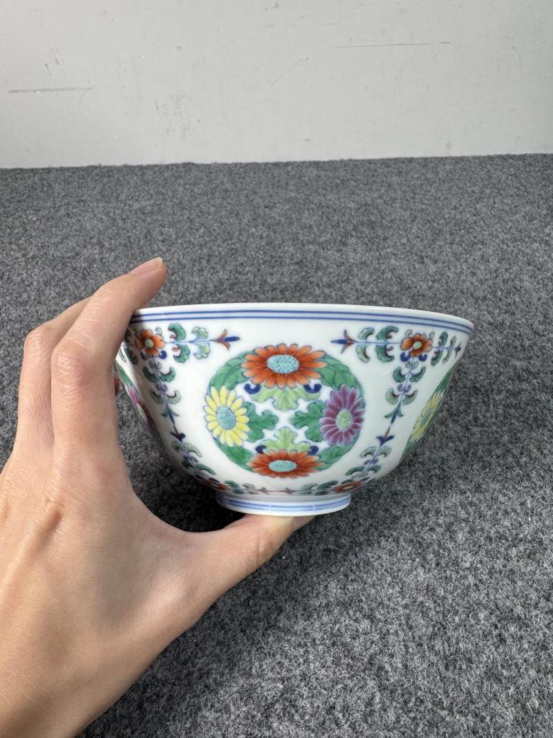 清雍正 鬥彩團菊紋碗 - 图8