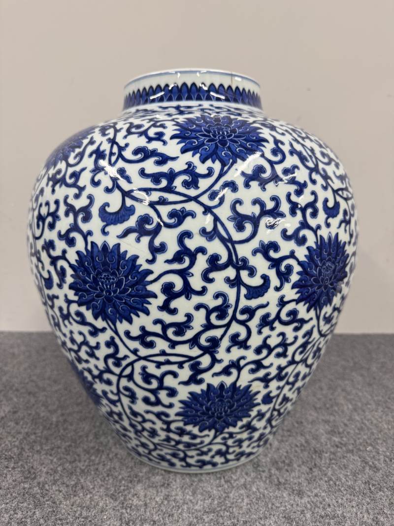清乾隆 青花纏枝蓮紋罐 - 图2