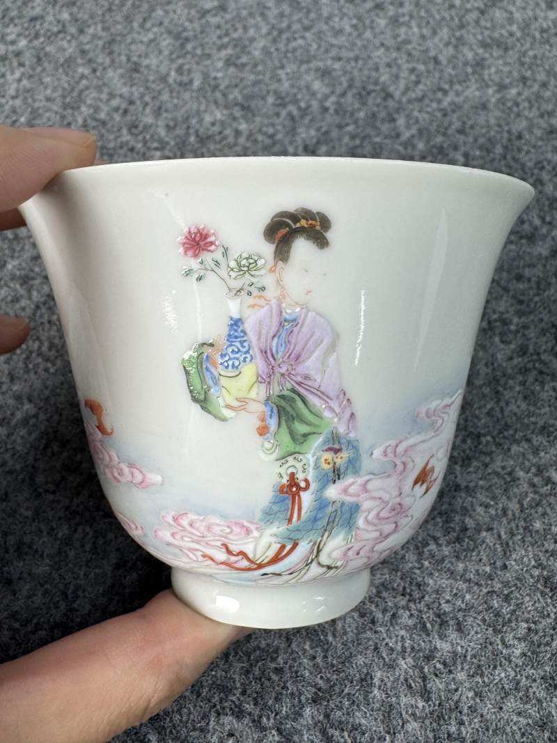 清雍正 粉彩「富貴神仙杯」一對 - 图5