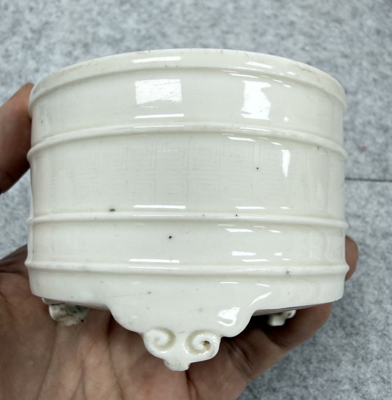 明晚期 德化窯白瓷筒式爐 - 图7