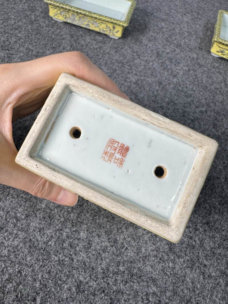 清光緒 黃地墨彩蘭紋長方小花盆帶奩一對 - 图31