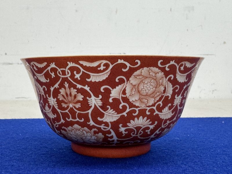 清道光 珊瑚紅留白花卉紋碗 - 图3