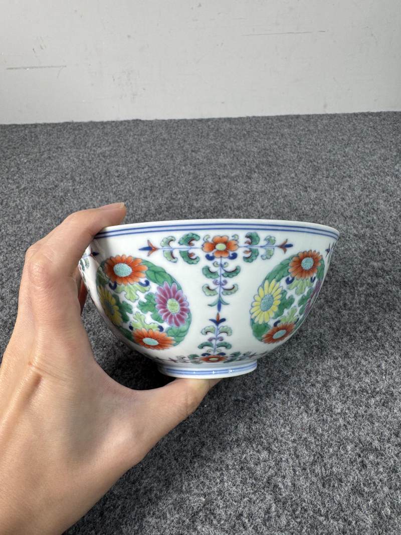 清雍正 鬥彩團菊紋碗 - 图9