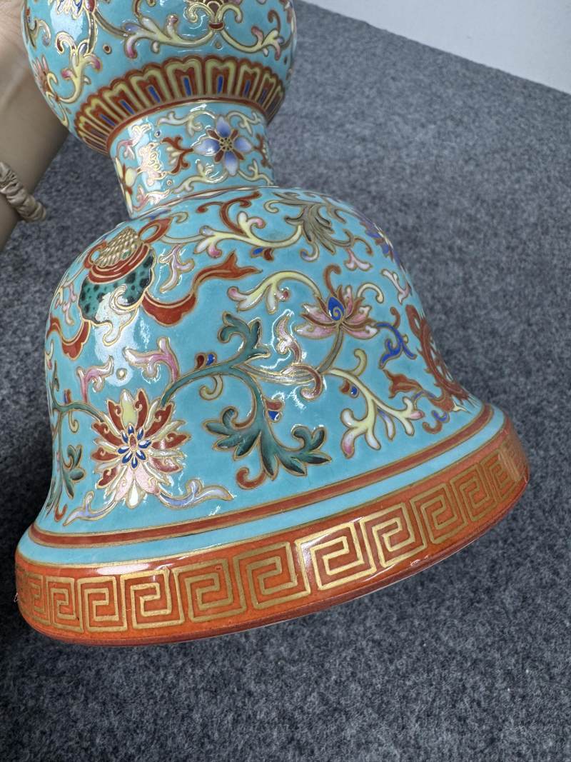 清乾隆 松石綠地粉彩八寶紋花觚 - 图19