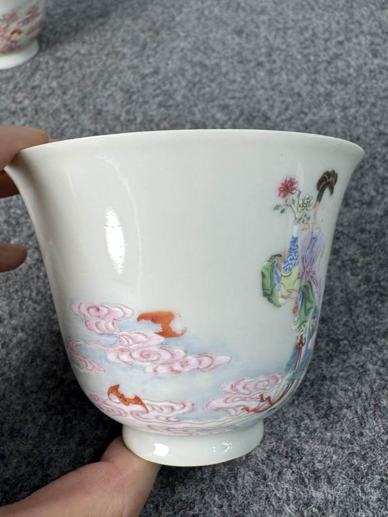 清雍正 粉彩「富貴神仙杯」一對 - 图6