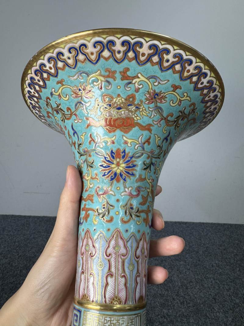 清乾隆 松石綠地粉彩八寶紋花觚 - 图10